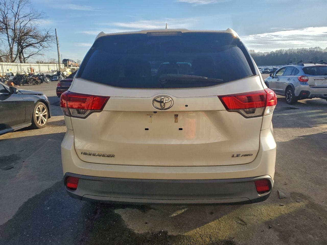 2018 TOYOTA HIGHLANDER LE PLUS photo 6