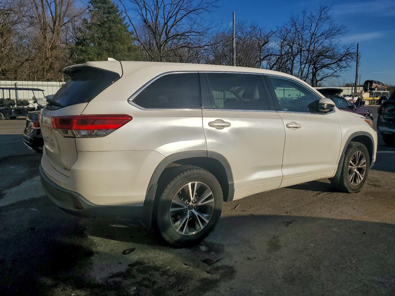 2018 TOYOTA HIGHLANDER LE PLUS photo 3