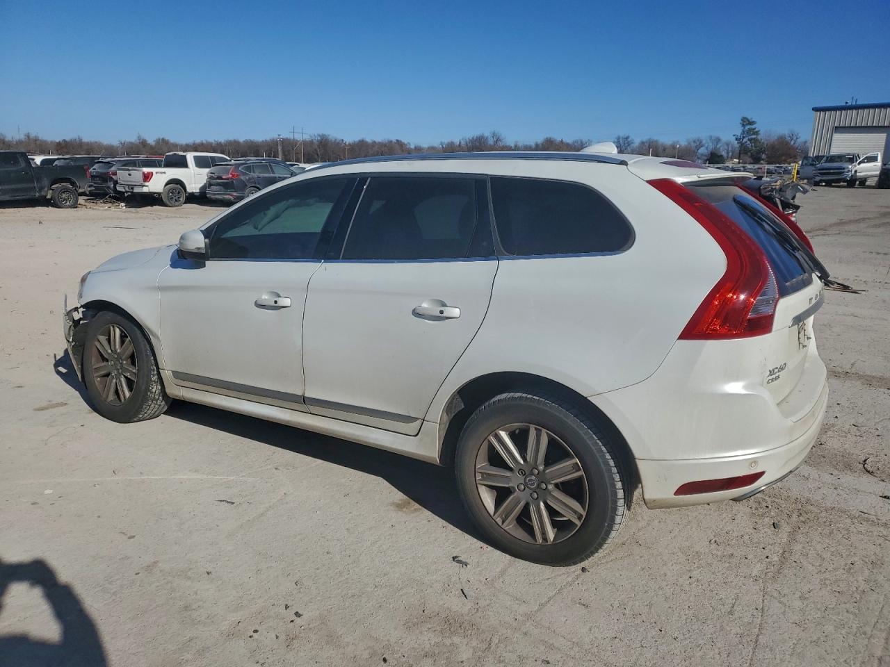 2017 VOLVO XC60 T5 INSCRIPTION photo 2