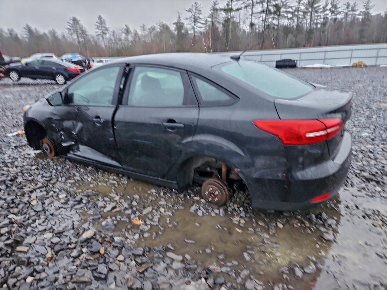 2015 FORD FOCUS SE photo 2
