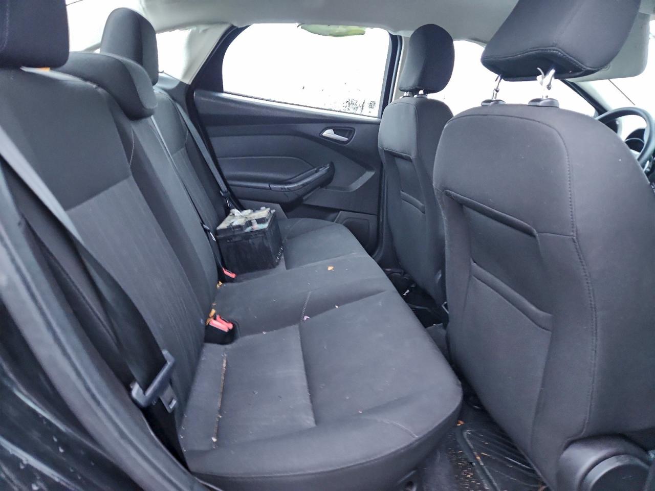 2015 FORD FOCUS SE photo 10