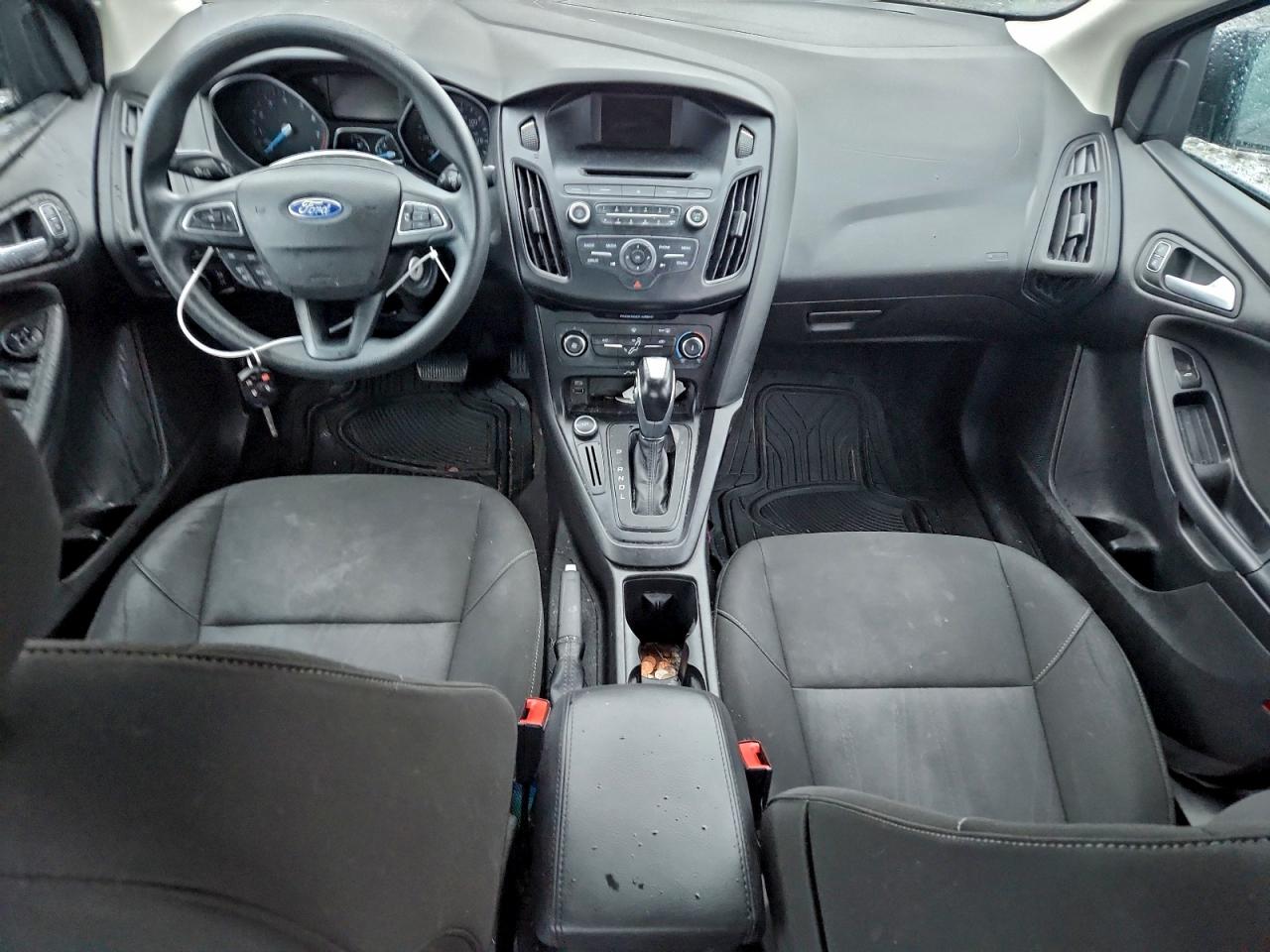2015 FORD FOCUS SE photo 8