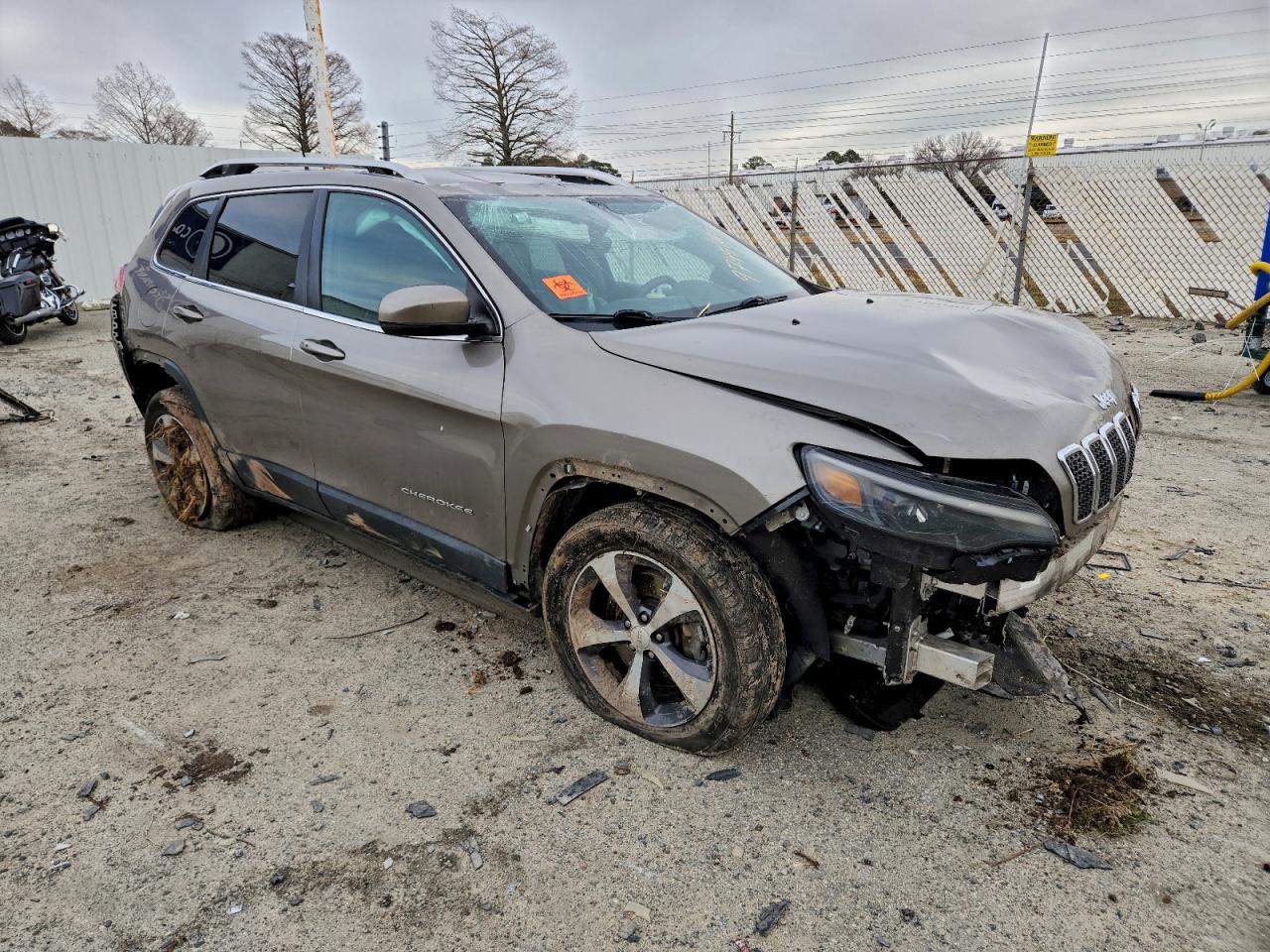 2019 JEEP CHEROKEE LIMITED photo 4