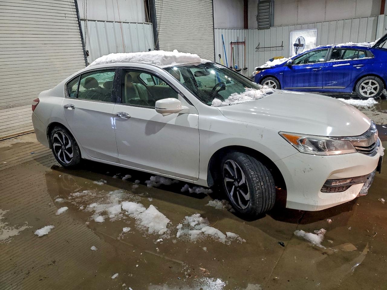 2017 HONDA ACCORD EX photo 4