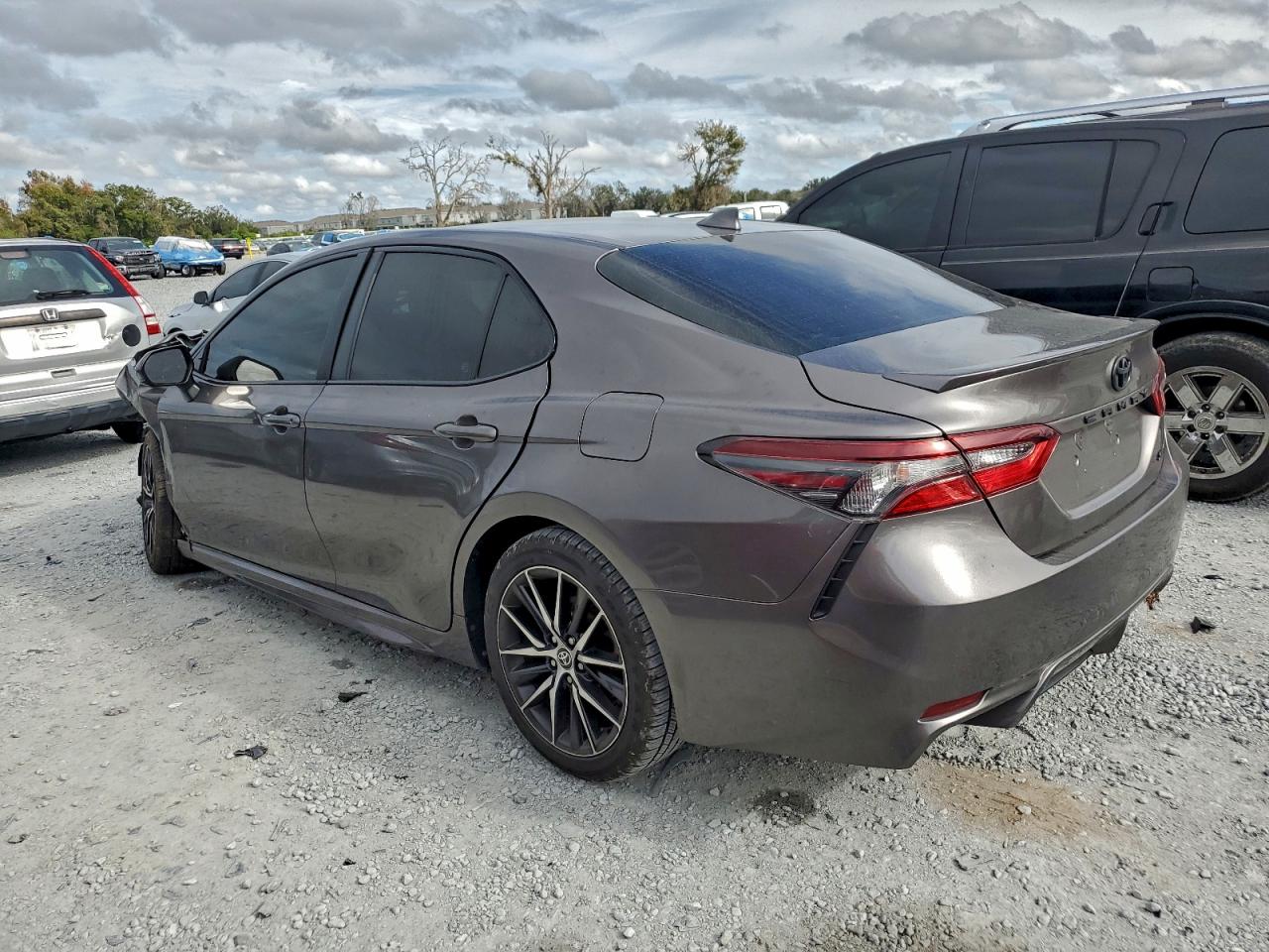 2021 TOYOTA CAMRY SE photo 2