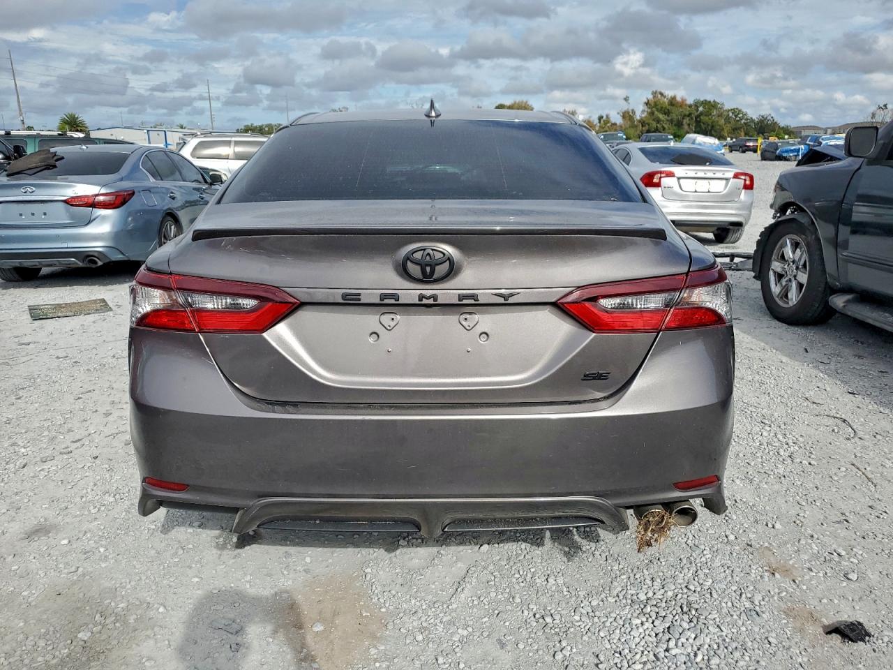 2021 TOYOTA CAMRY SE photo 6