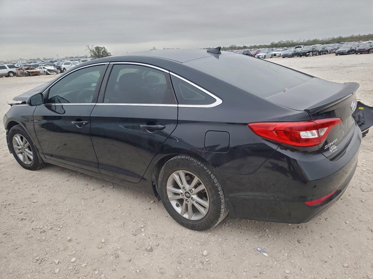 2017 HYUNDAI SONATA SE photo 2