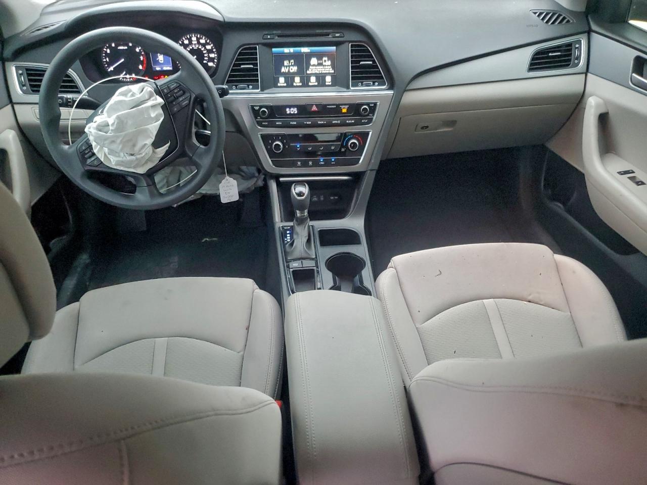 2017 HYUNDAI SONATA SE photo 8
