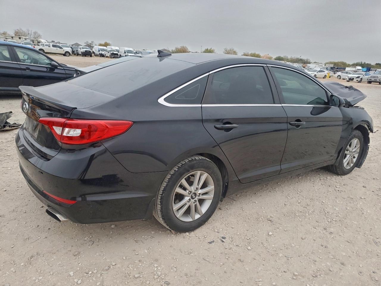 2017 HYUNDAI SONATA SE photo 3