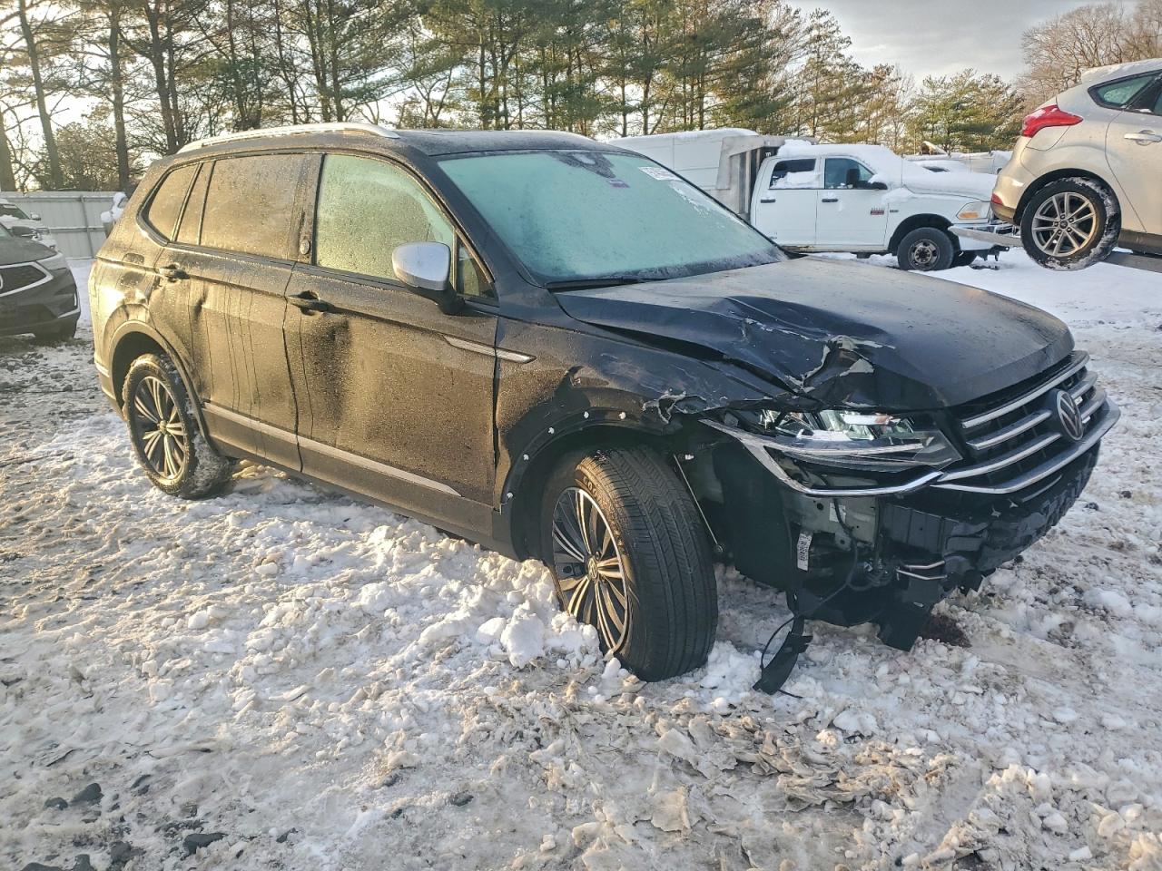 2024 VOLKSWAGEN TIGUAN WOLFSBURG photo 4