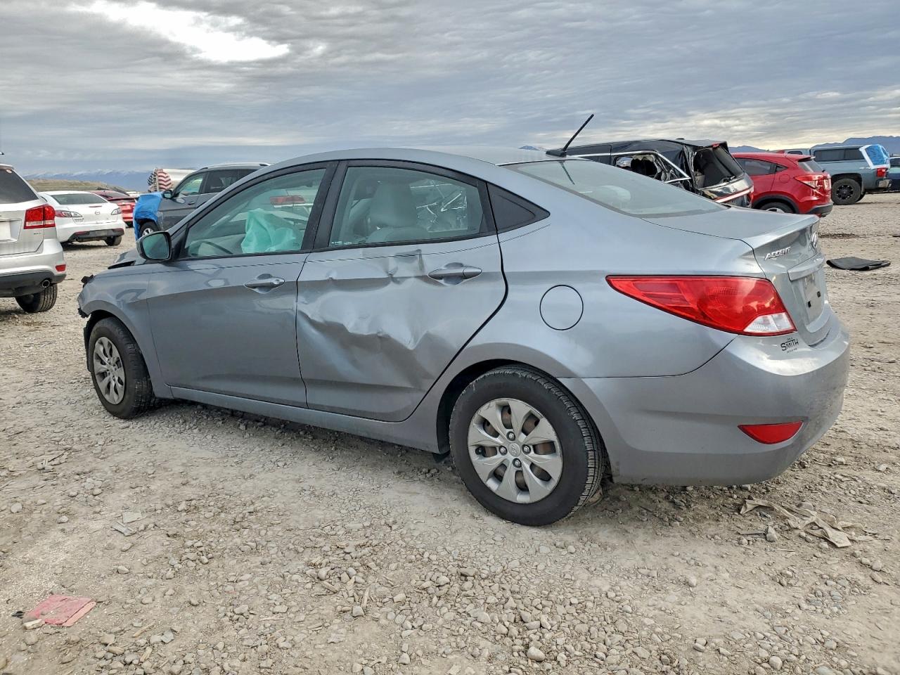 2017 HYUNDAI ACCENT SE photo 2