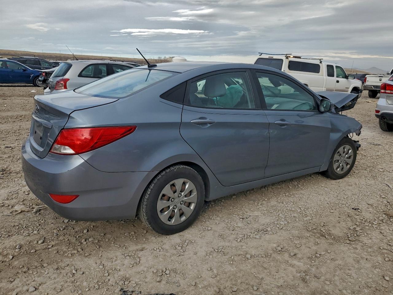 2017 HYUNDAI ACCENT SE photo 3