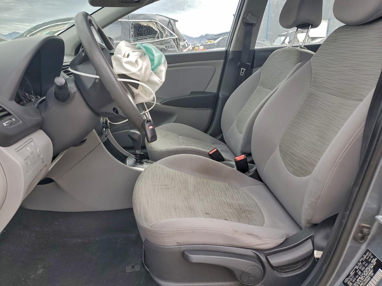 2017 HYUNDAI ACCENT SE photo 7