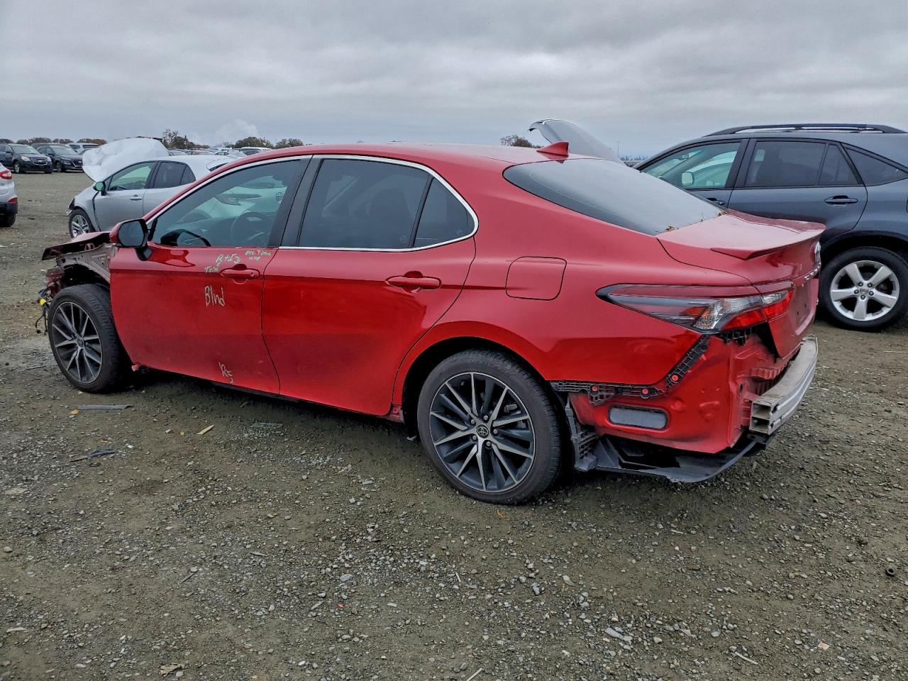2022 TOYOTA CAMRY SE photo 2