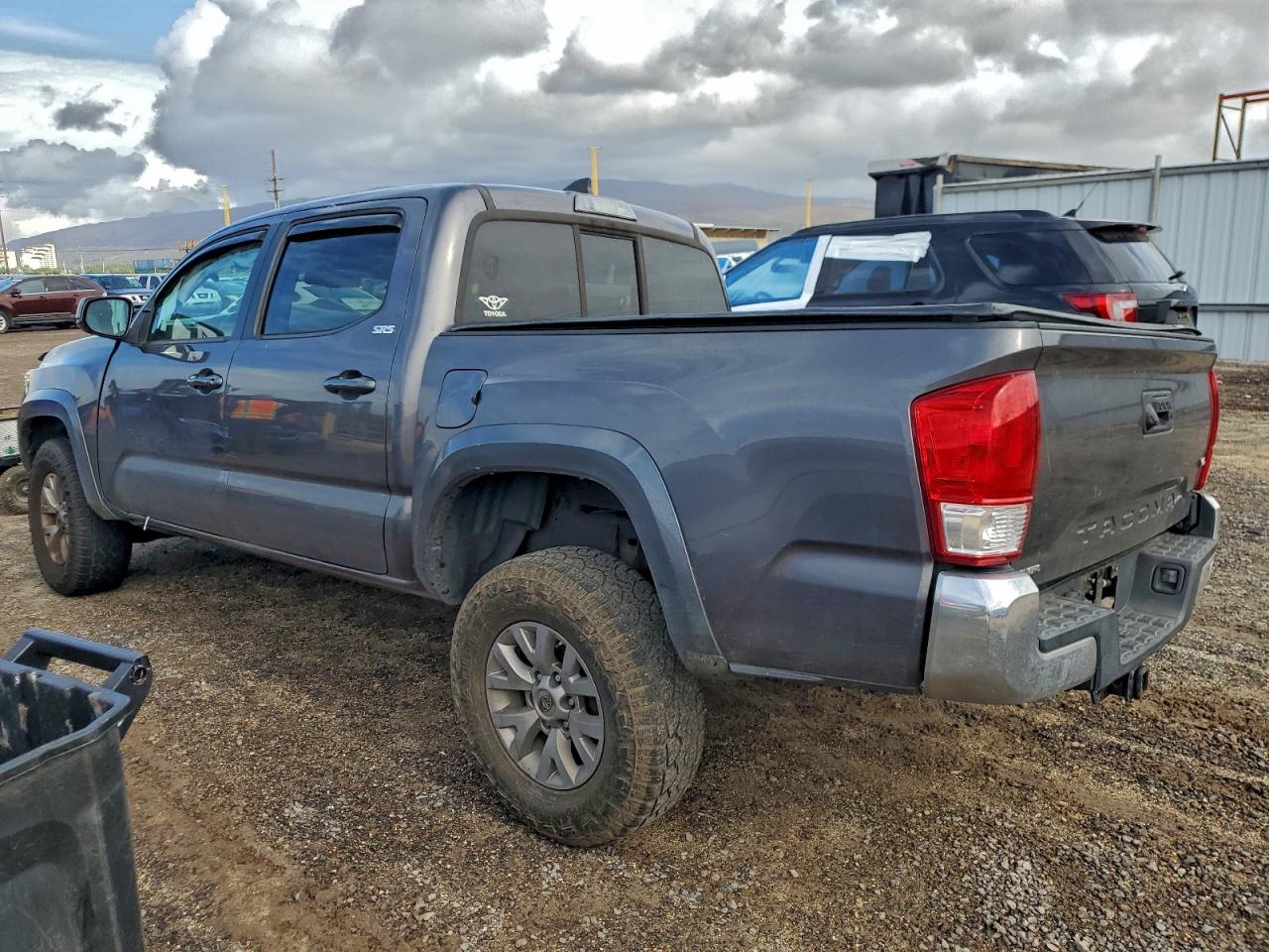 2017 TOYOTA TACOMA DOUBLE CAB photo 2