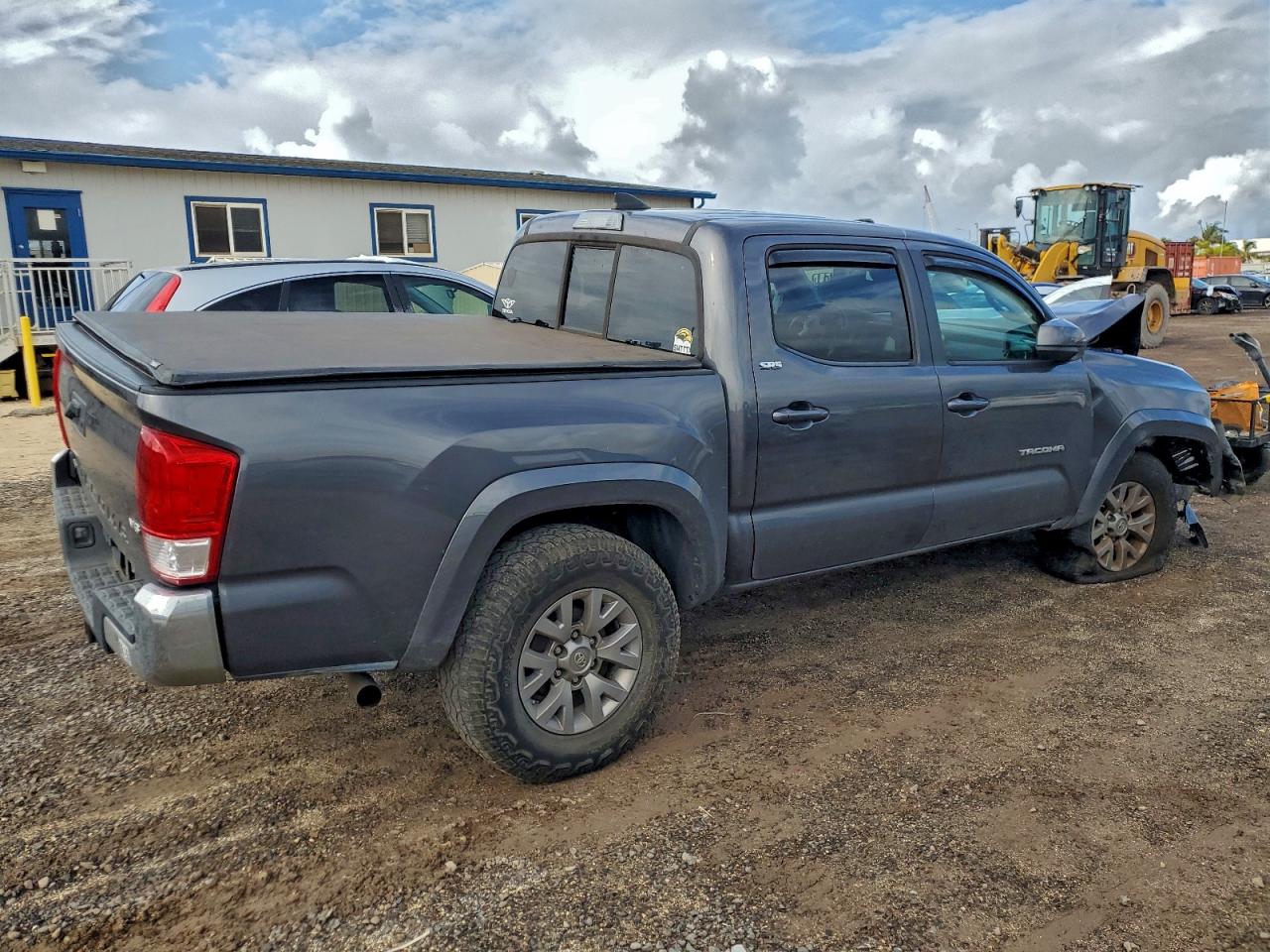2017 TOYOTA TACOMA DOUBLE CAB photo 3
