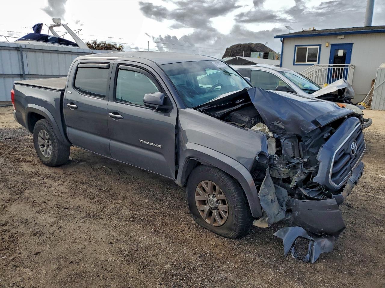 2017 TOYOTA TACOMA DOUBLE CAB photo 4