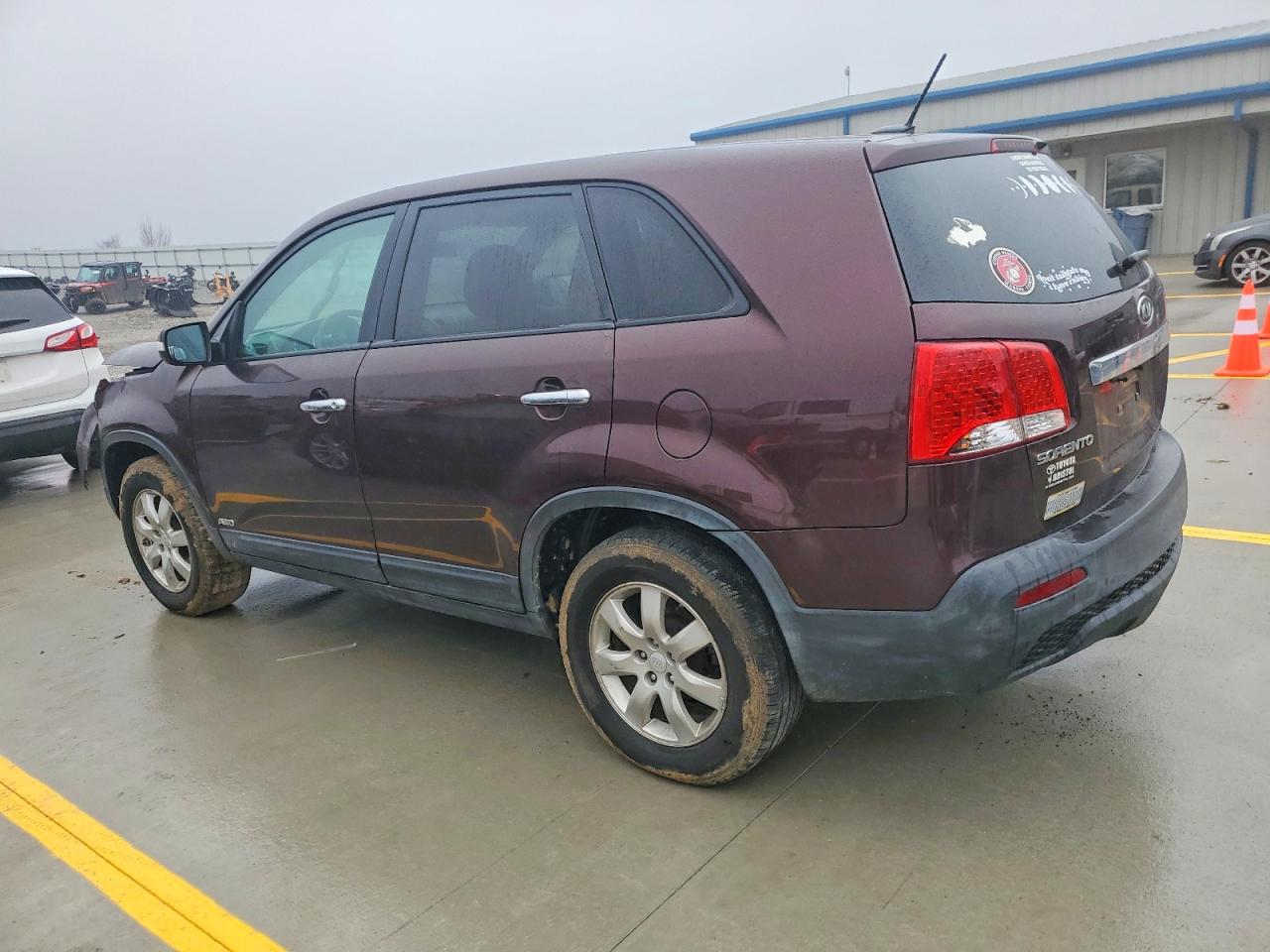 2011 KIA SORENTO BASE photo 2