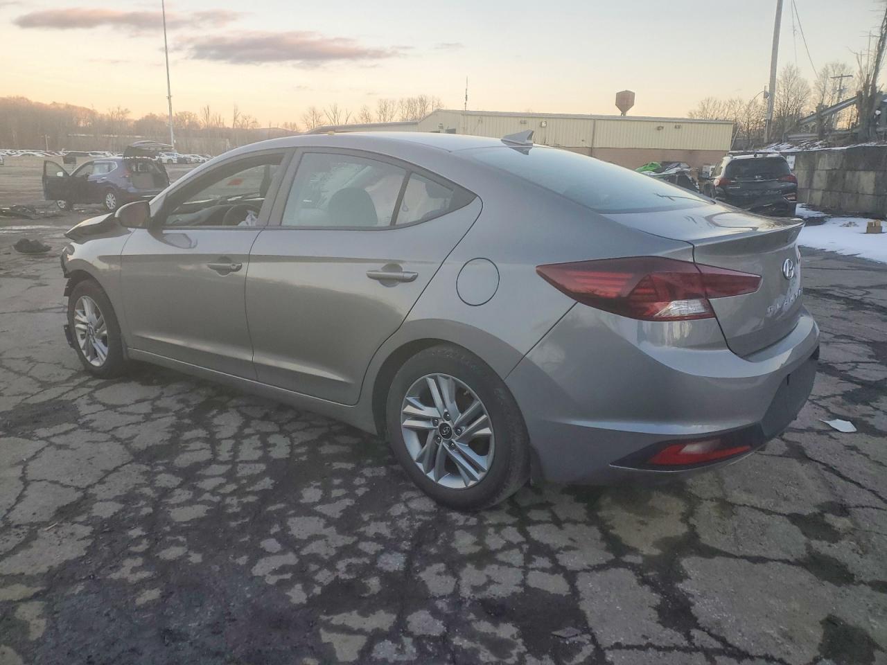2020 HYUNDAI ELANTRA SEL photo 2