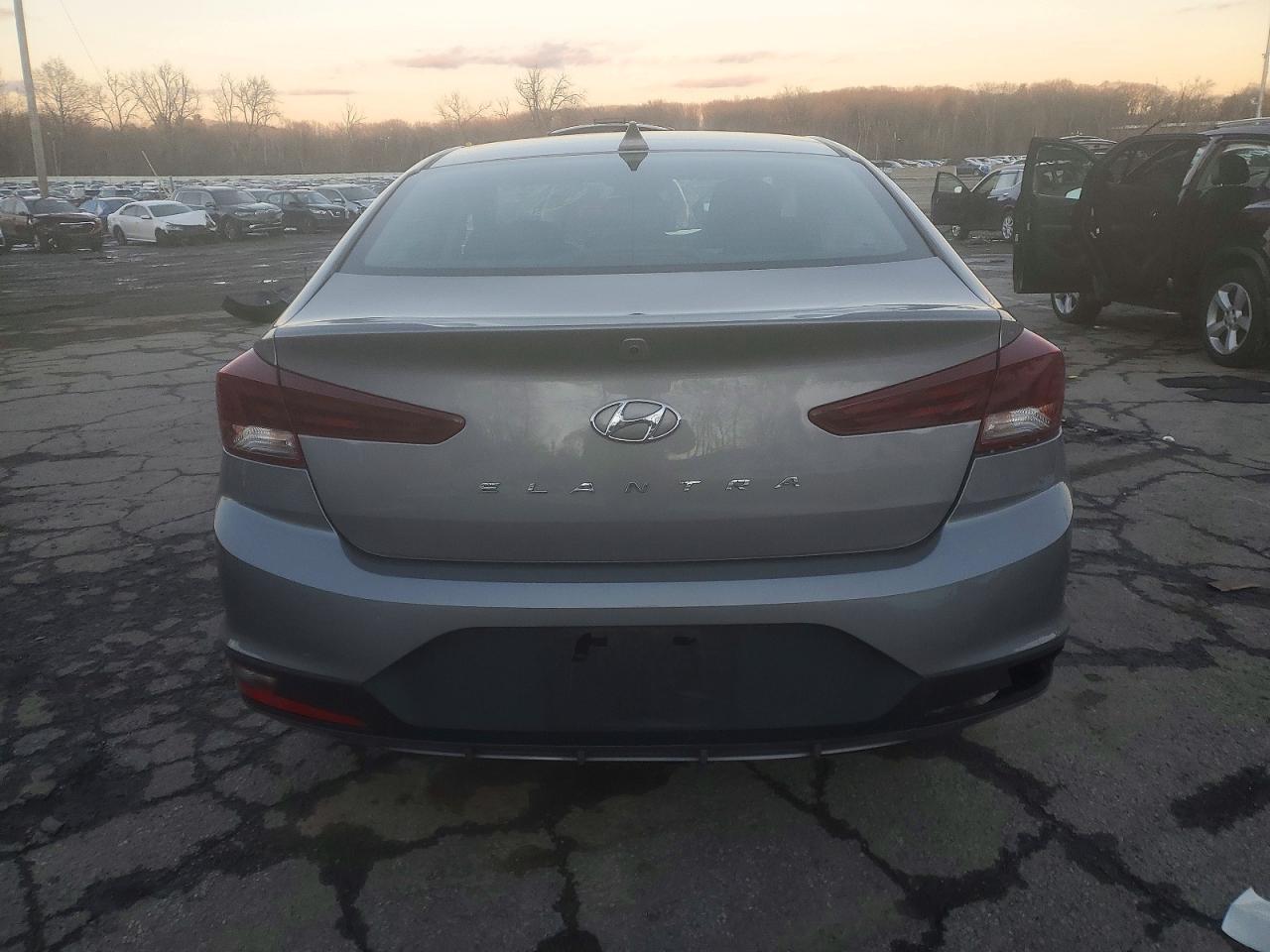 2020 HYUNDAI ELANTRA SEL photo 6
