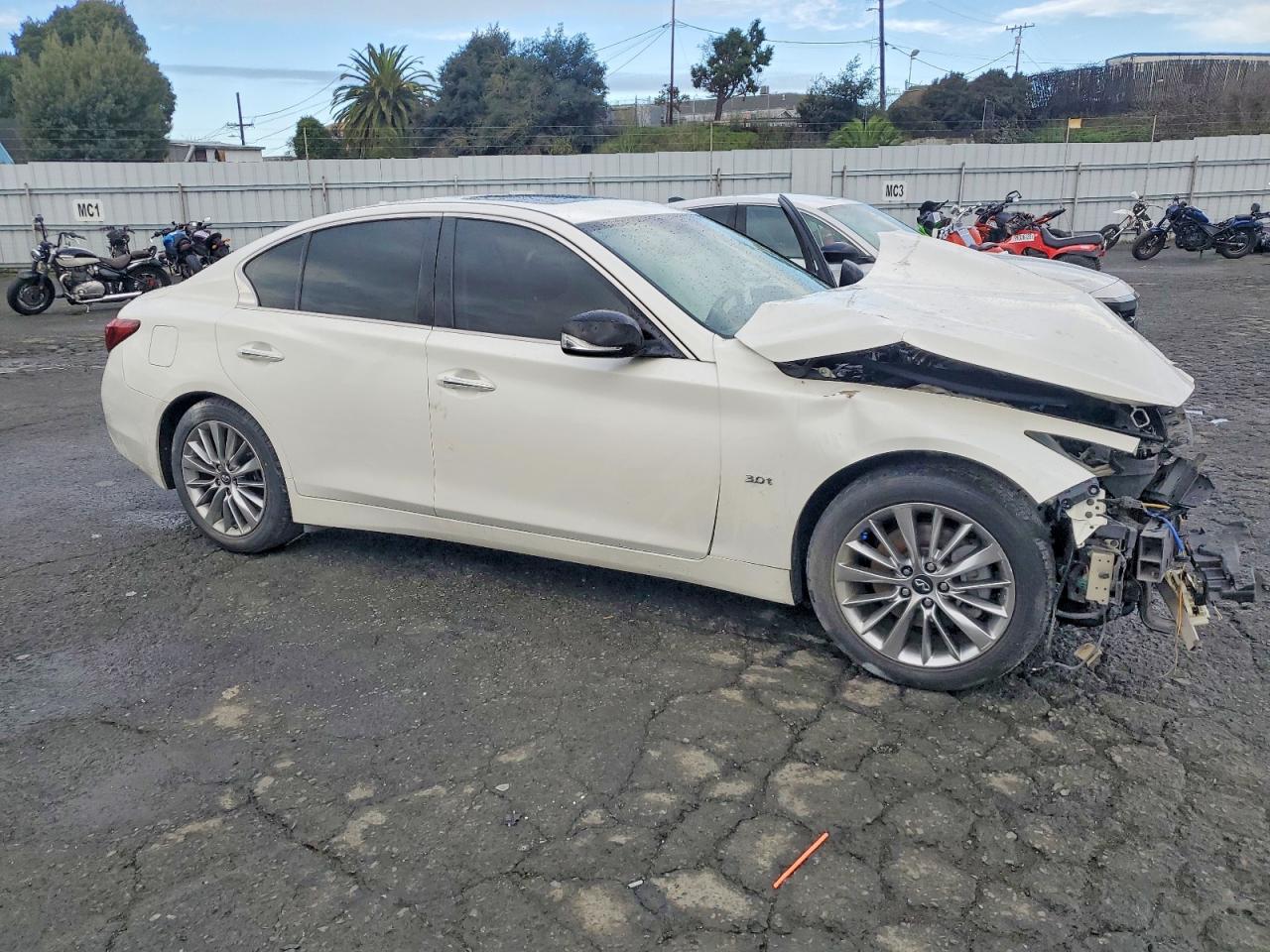 2018 INFINITI Q50 LUXE photo 4