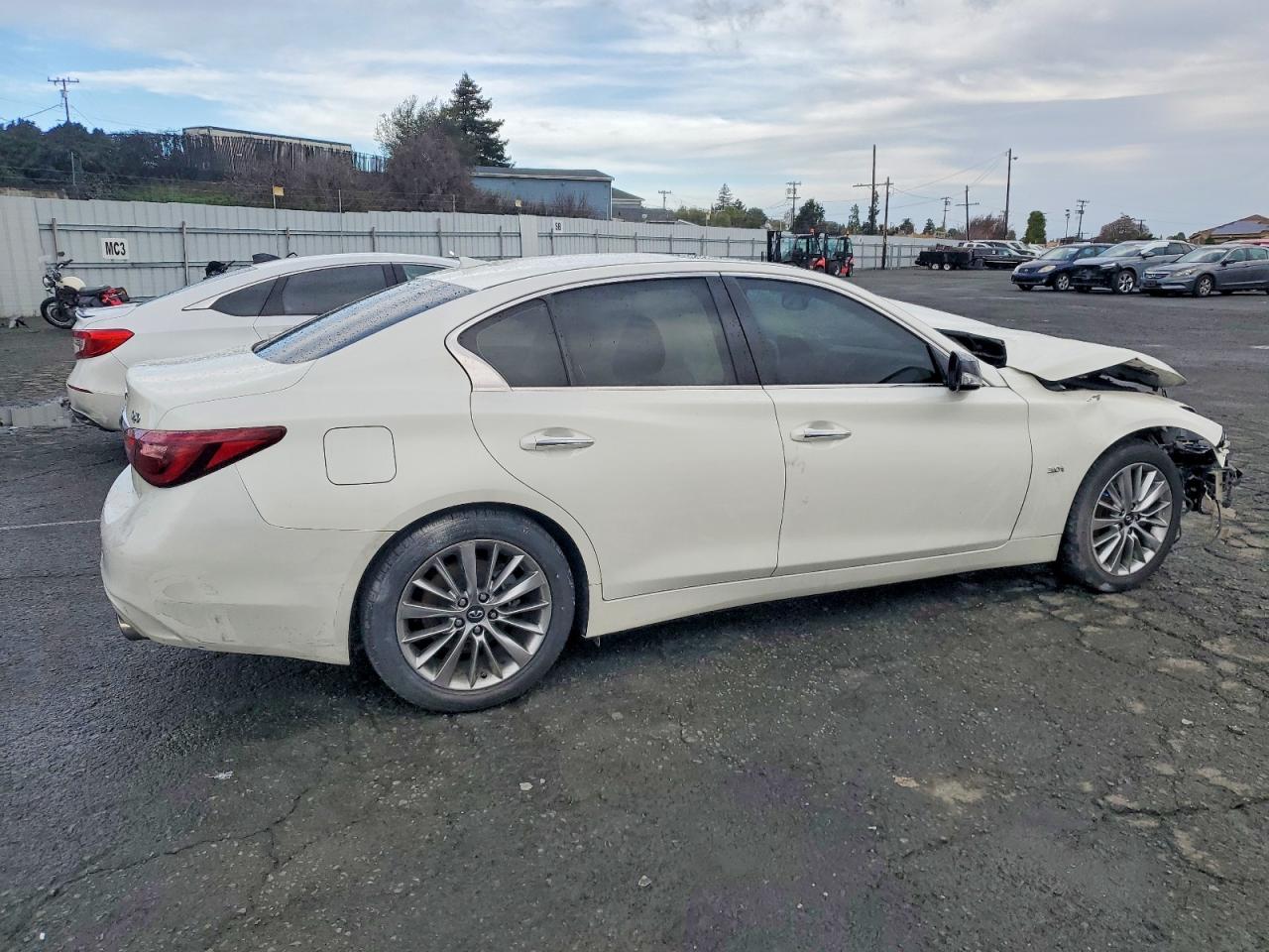 2018 INFINITI Q50 LUXE photo 3