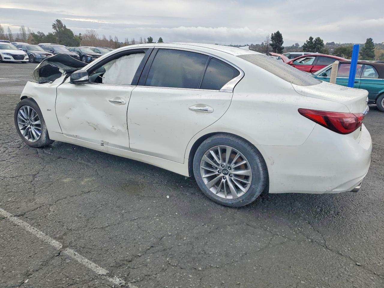 2018 INFINITI Q50 LUXE photo 2