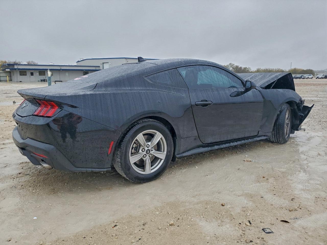 2024 FORD MUSTANG photo 3