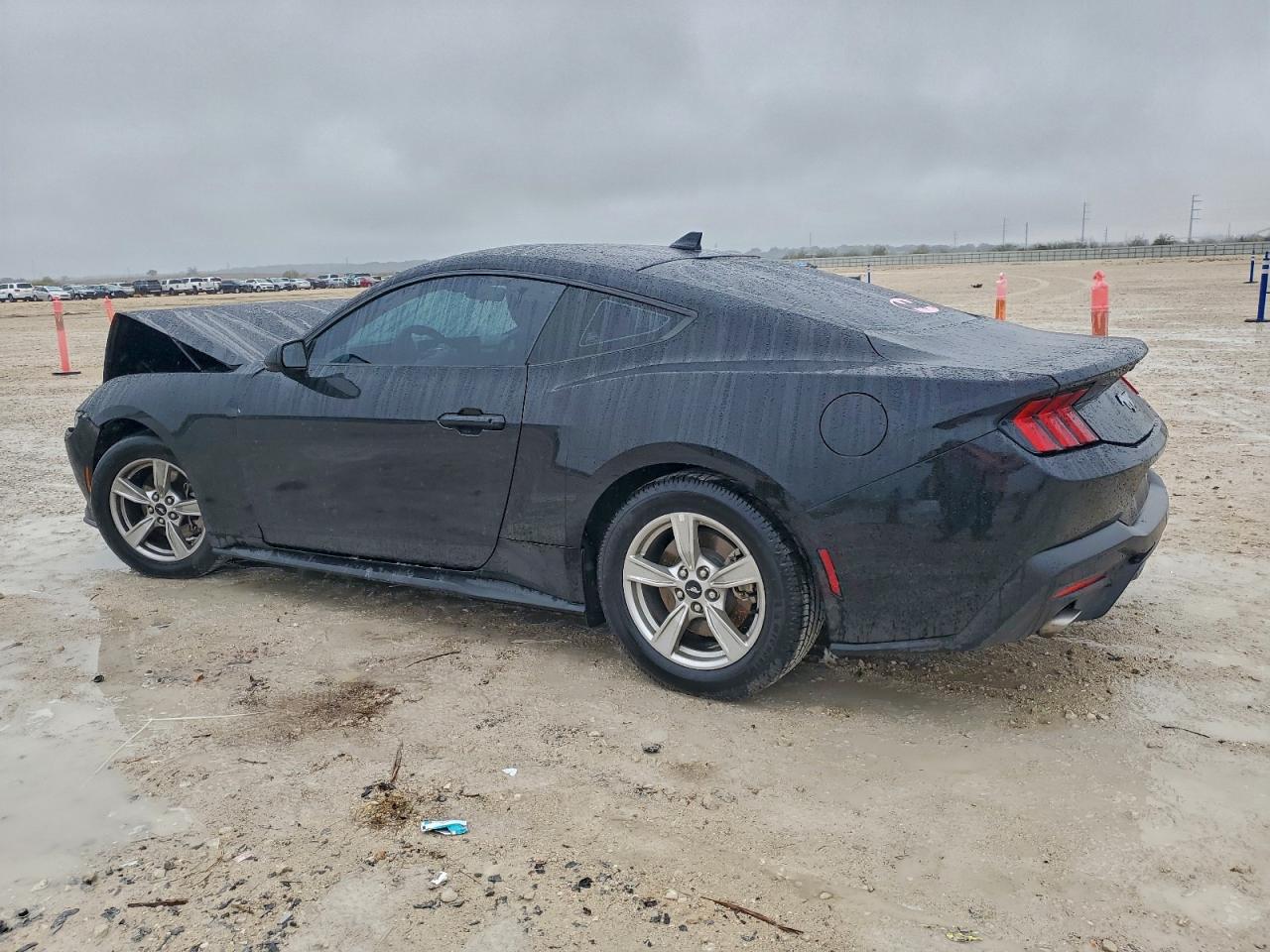 2024 FORD MUSTANG photo 2