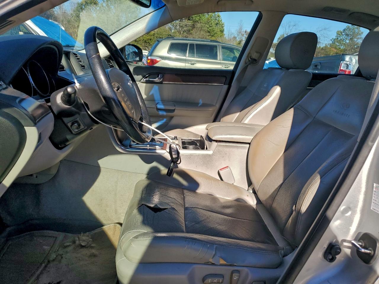 2010 INFINITI M35 BASE photo 19