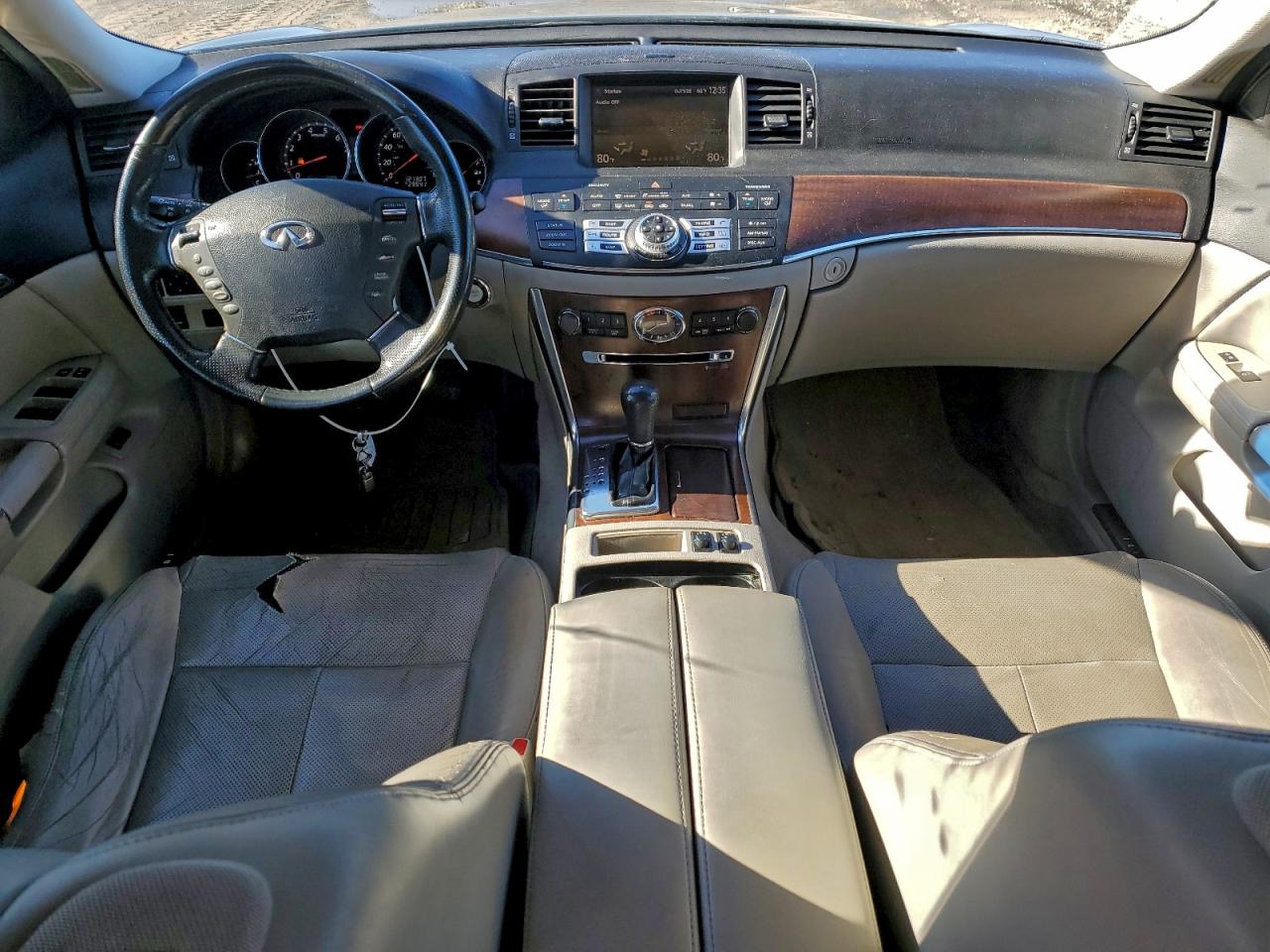2010 INFINITI M35 BASE photo 22