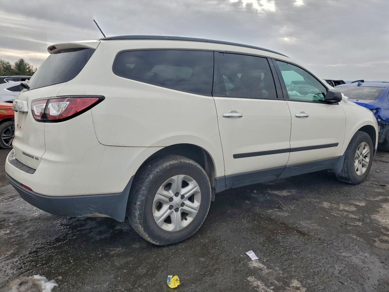 2014 CHEVROLET TRAVERSE LS photo 7