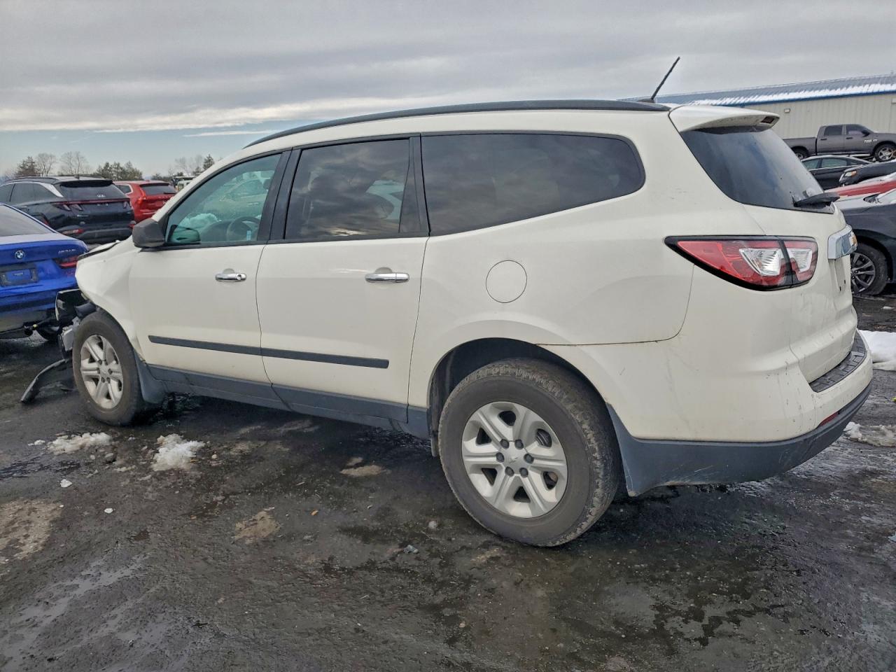 2014 CHEVROLET TRAVERSE LS photo 4
