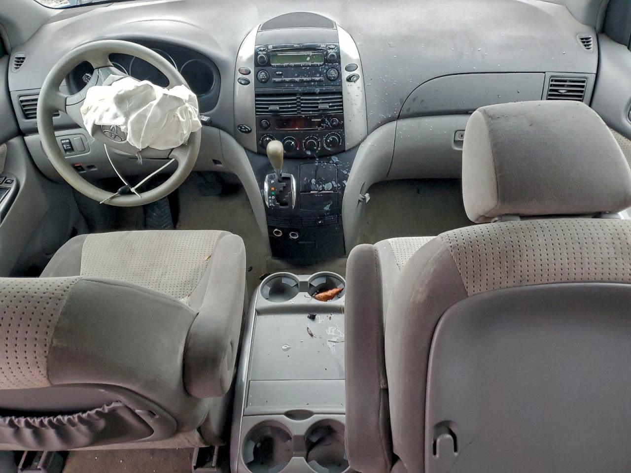 2009 TOYOTA SIENNA CE photo 8