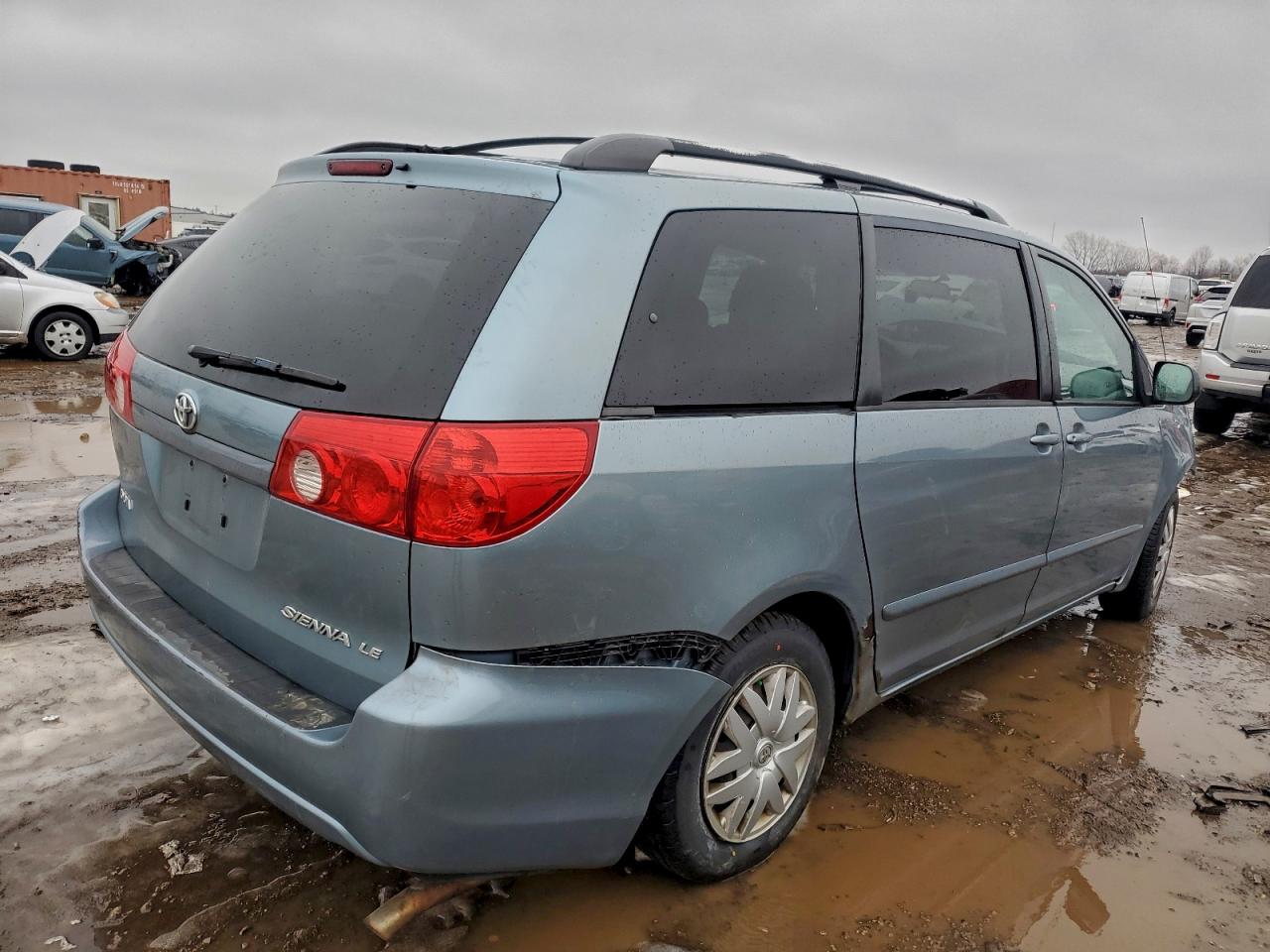 2009 TOYOTA SIENNA CE photo 3