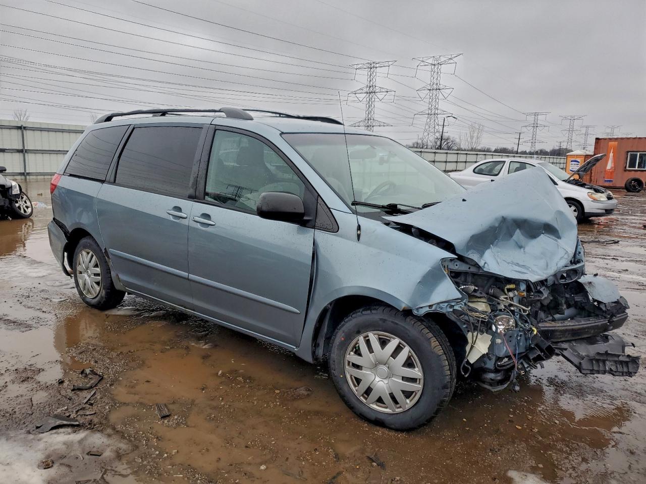 2009 TOYOTA SIENNA CE photo 4