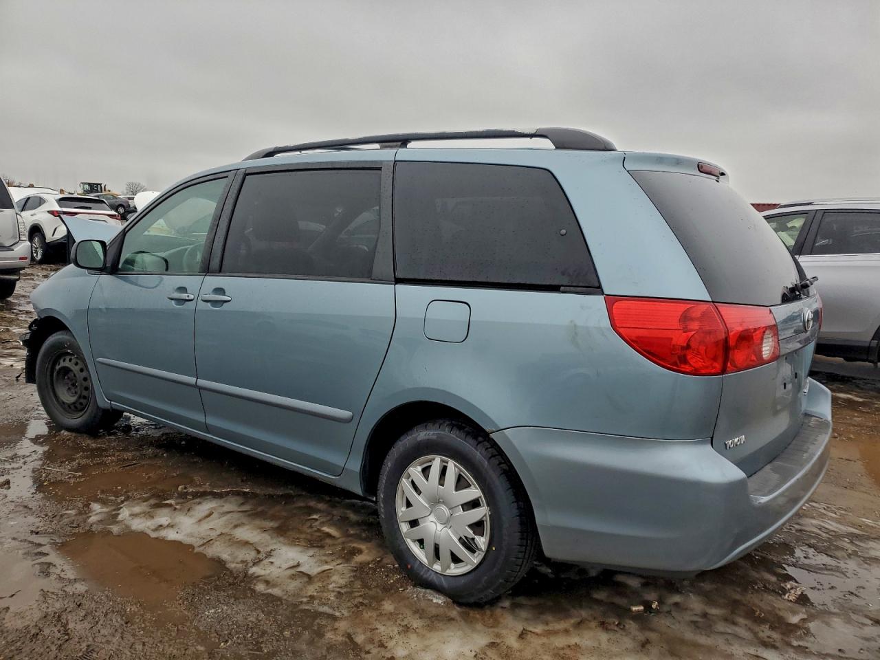 2009 TOYOTA SIENNA CE photo 2