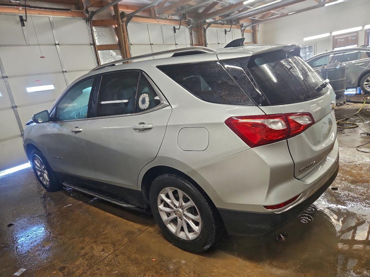 2018 CHEVROLET EQUINOX LT photo 2
