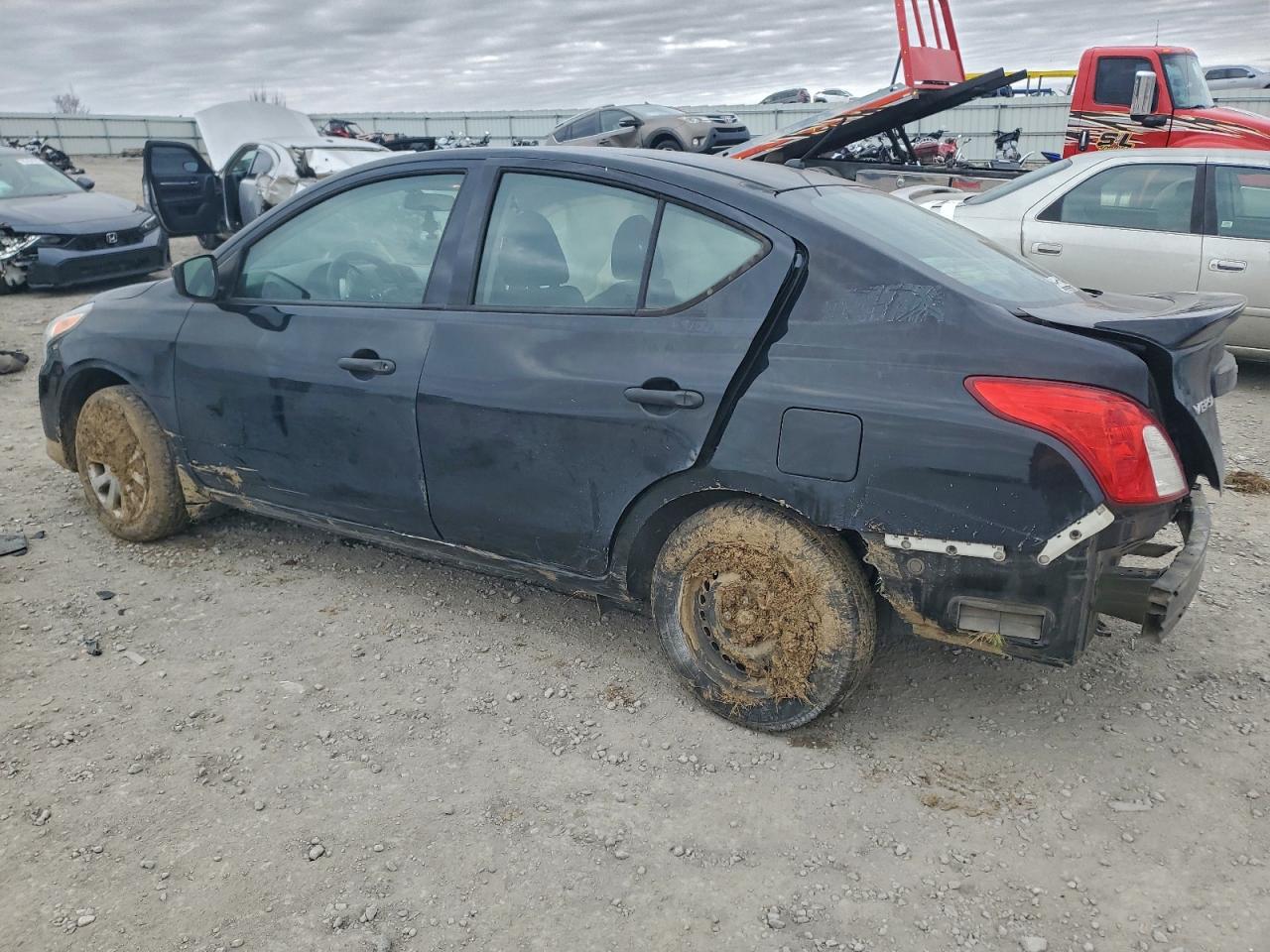 2018 NISSAN VERSA S photo 2
