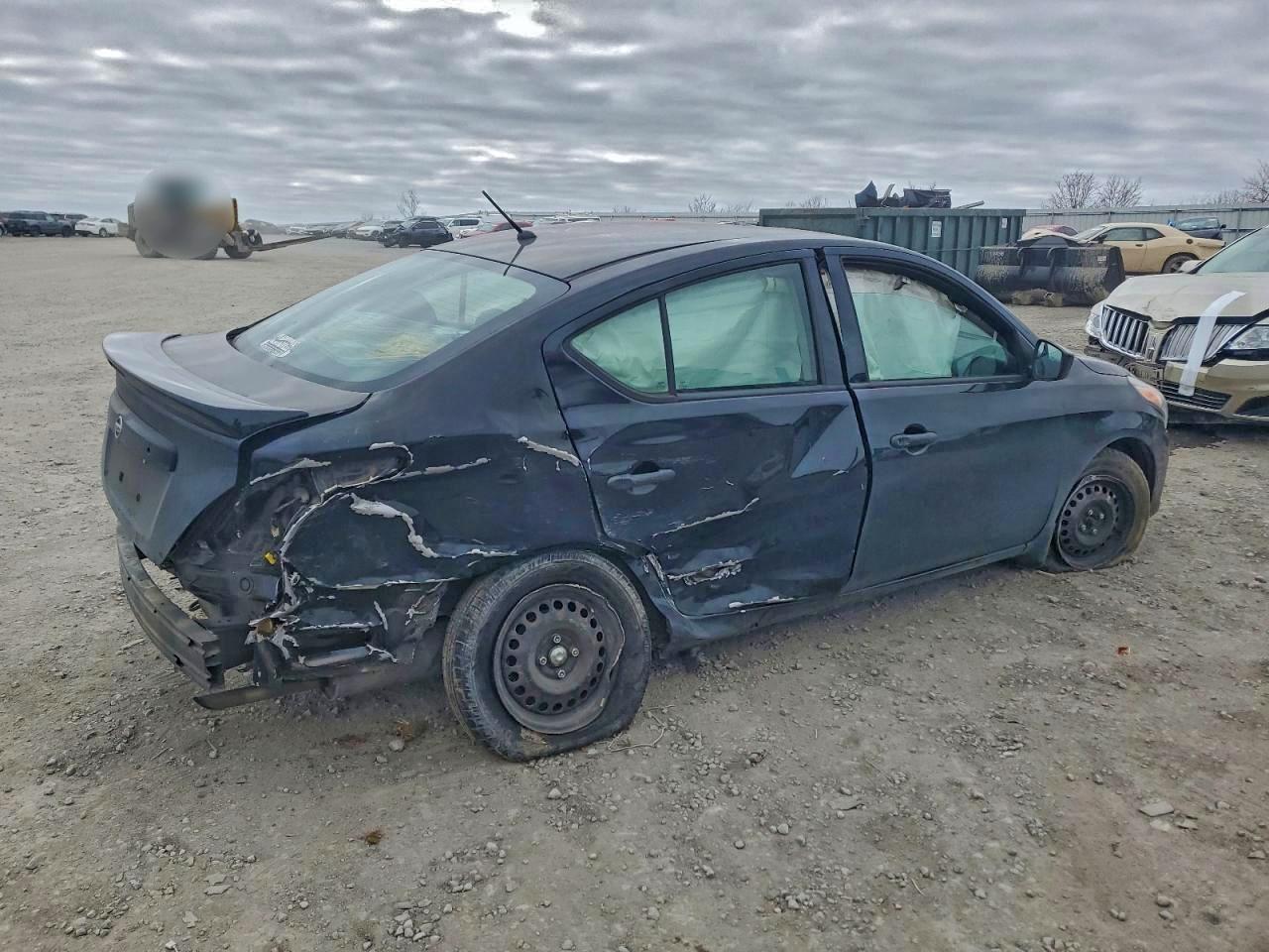 2018 NISSAN VERSA S photo 3