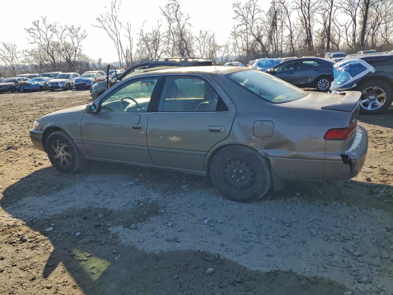 1999 TOYOTA CAMRY LE photo 2