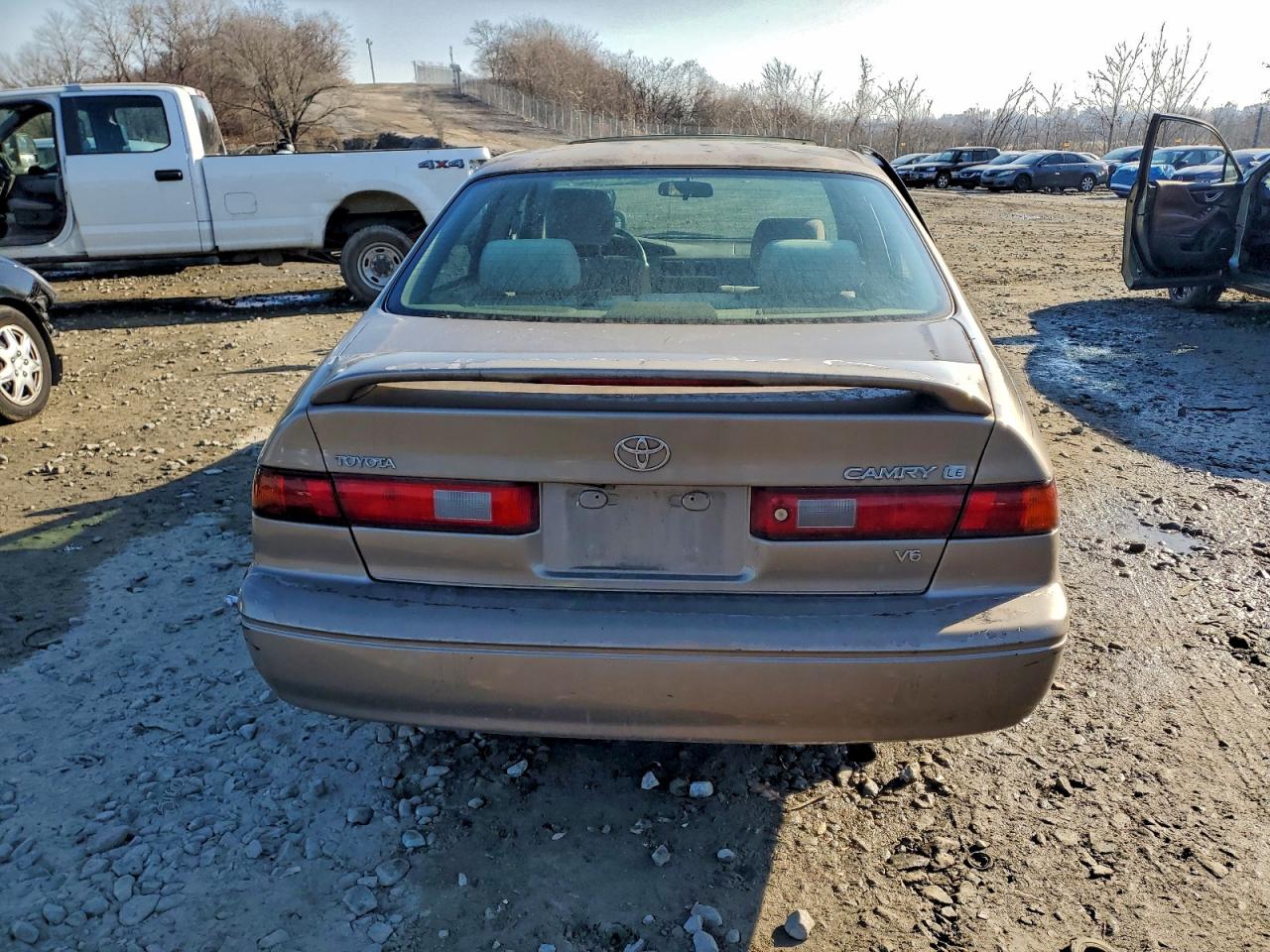 1999 TOYOTA CAMRY LE photo 6