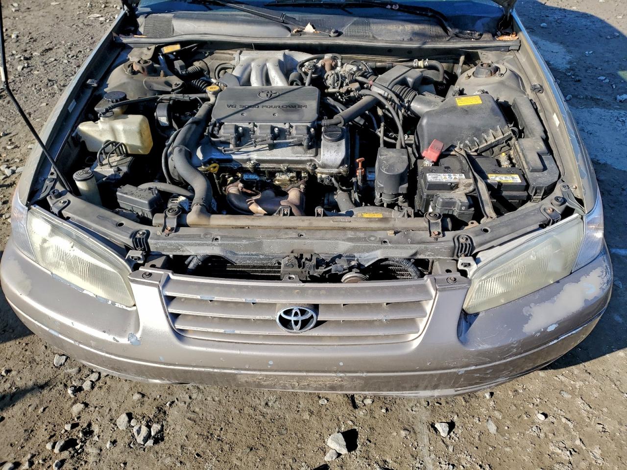 1999 TOYOTA CAMRY LE photo 11