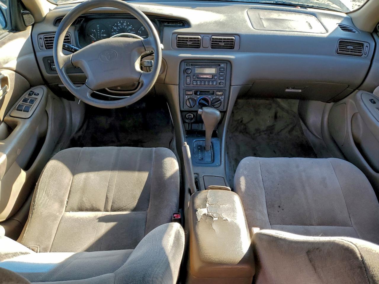 1999 TOYOTA CAMRY LE photo 8