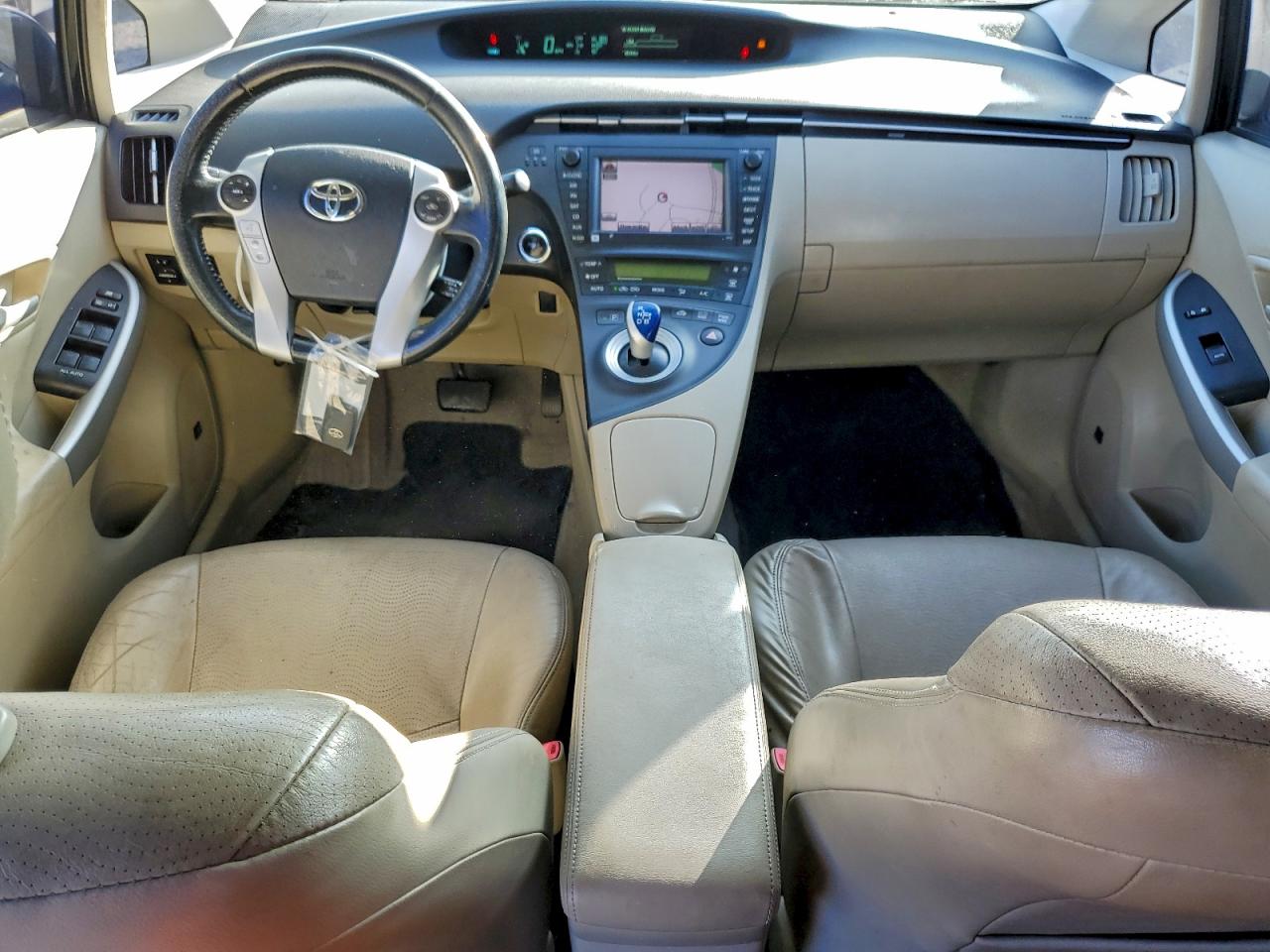 2013 TOYOTA PRIUS photo 8