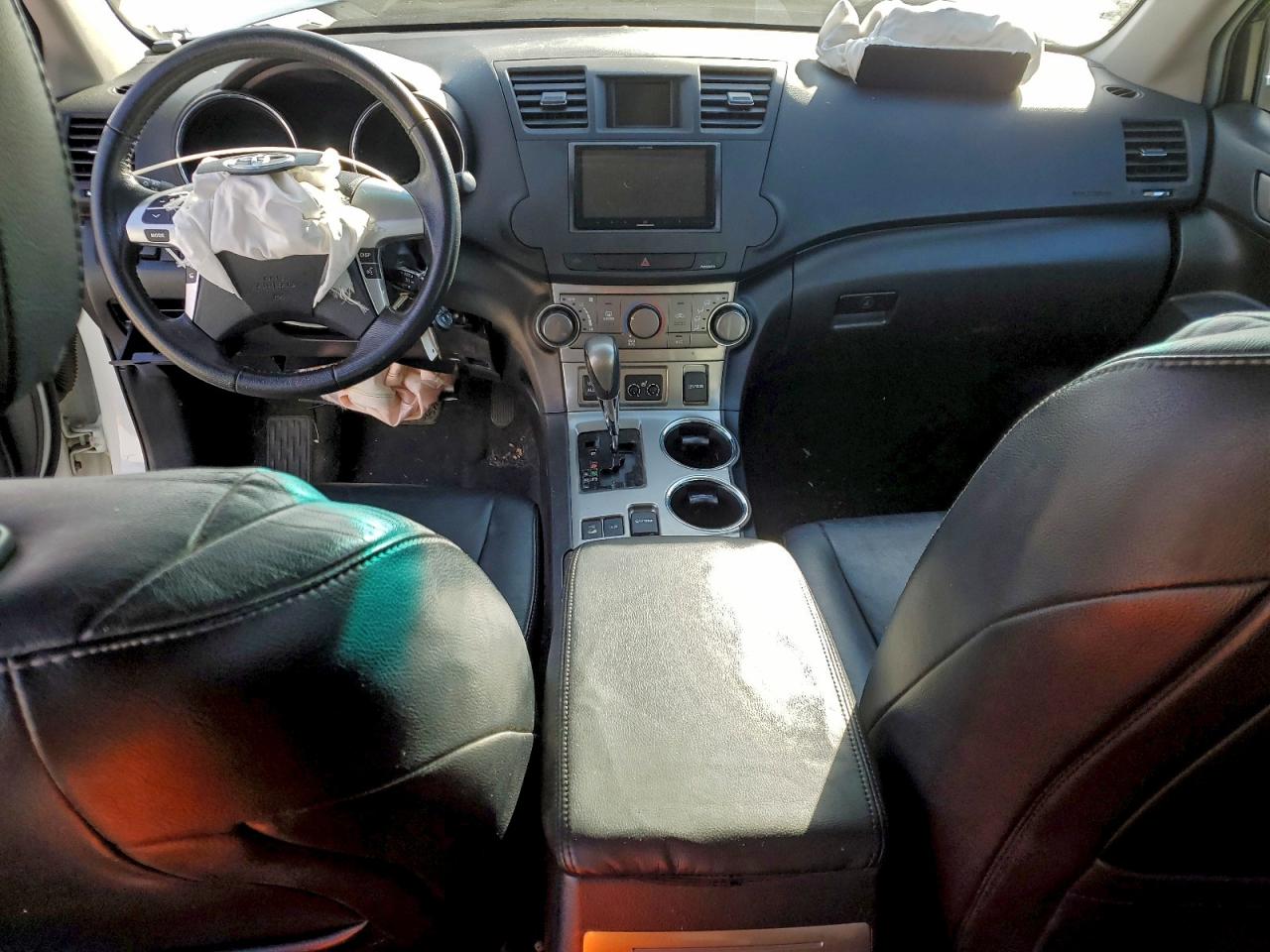 2011 TOYOTA HIGHLANDER BASE photo 8