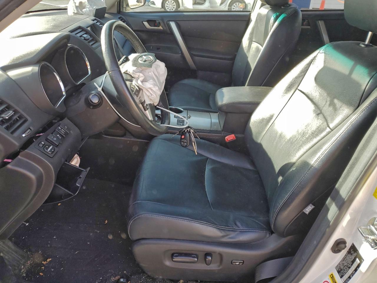 2011 TOYOTA HIGHLANDER BASE photo 7