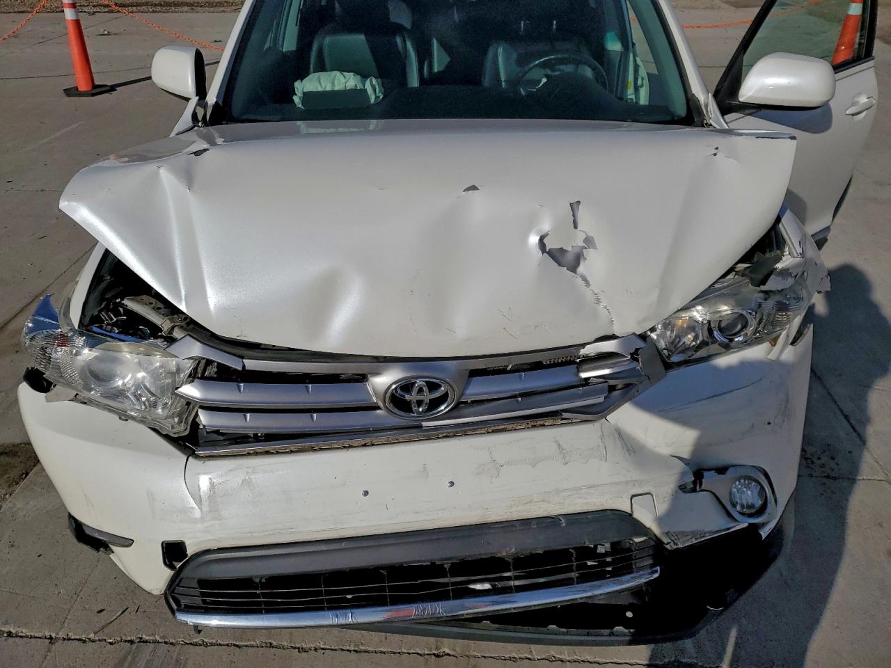 2011 TOYOTA HIGHLANDER BASE photo 12