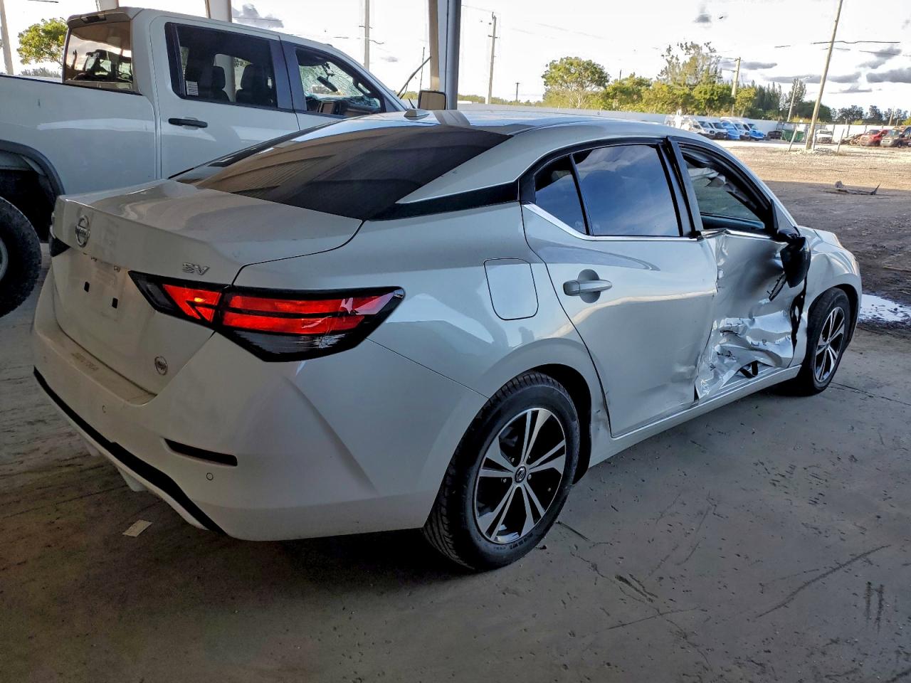 2022 NISSAN SENTRA SV photo 3