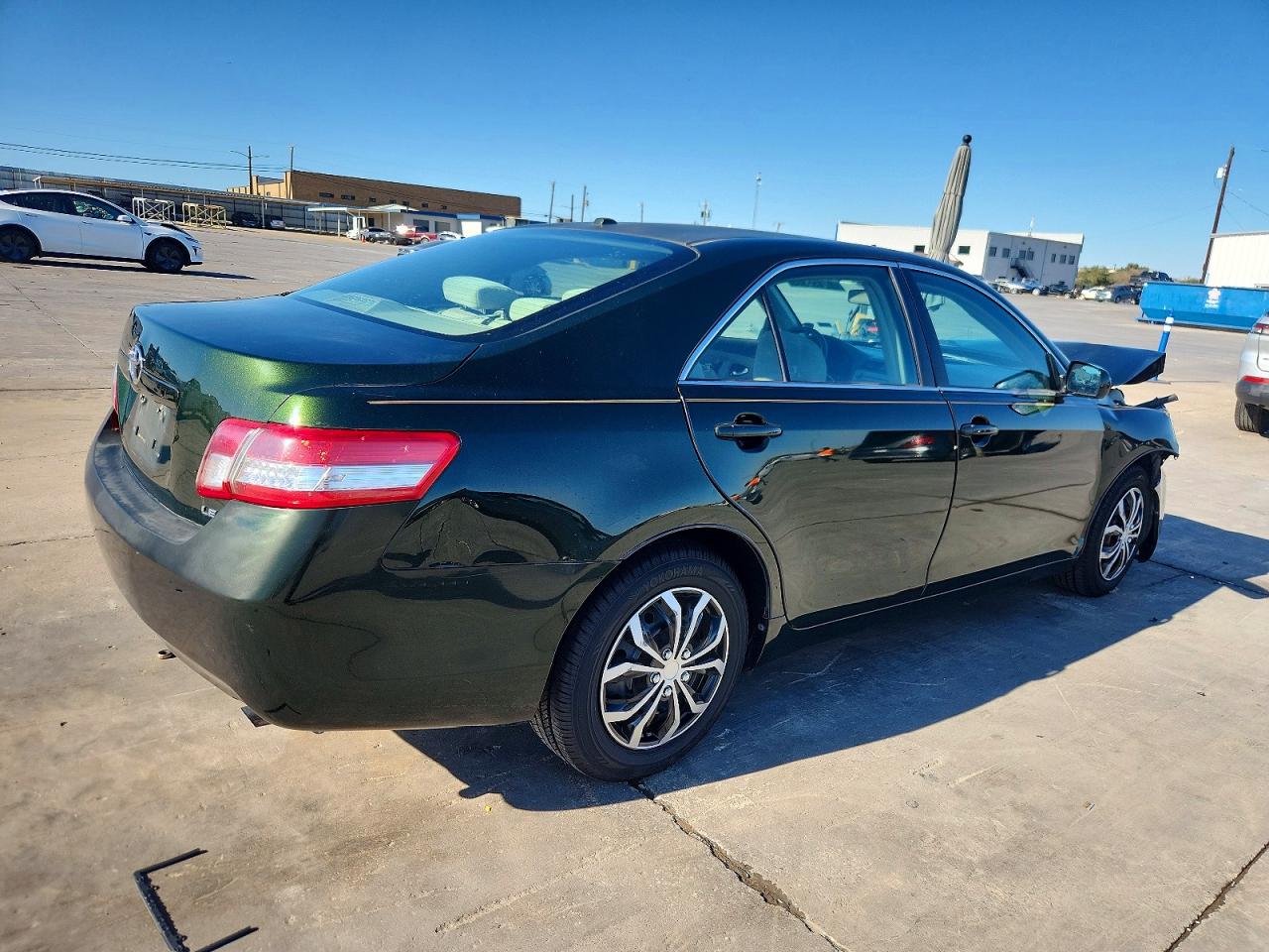 2011 TOYOTA CAMRY BASE photo 3